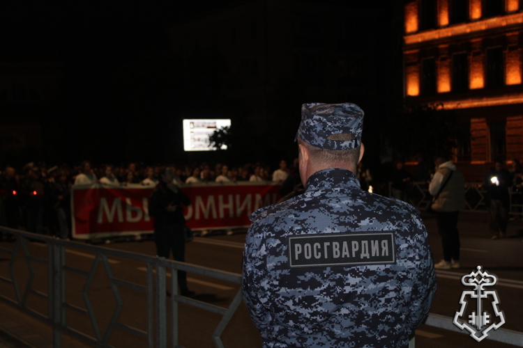 Росгвардия обеспечила безопасность Всероссийской акции «Свеча Памяти» в Липецке