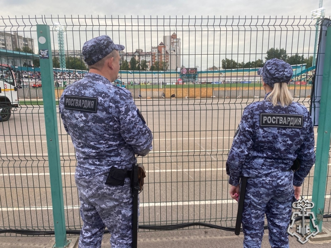 В Липецке Росгвардия обеспечила правопорядок на выпускных вечерах, праздничных и спортивных мероприятиях