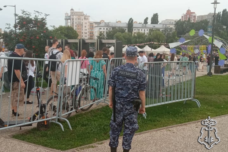 В Липецке росгвардейцы обеспечили охрану общественного порядка в День города  и День металлурга