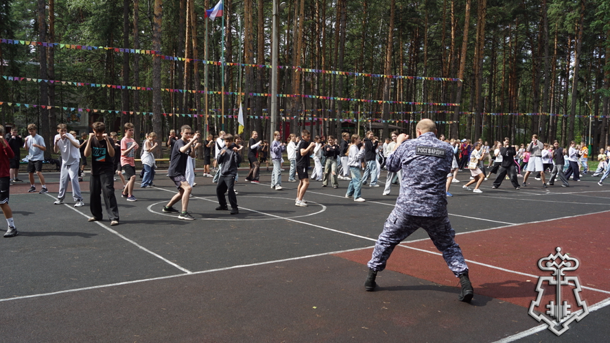 В Липецке росгвардейцы провели акцию «Каникулы с Росгвардией»