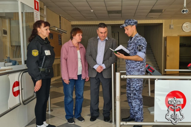 В Липецкой области росгвардейцы участвуют в обследовании и плановых проверках объектов образования