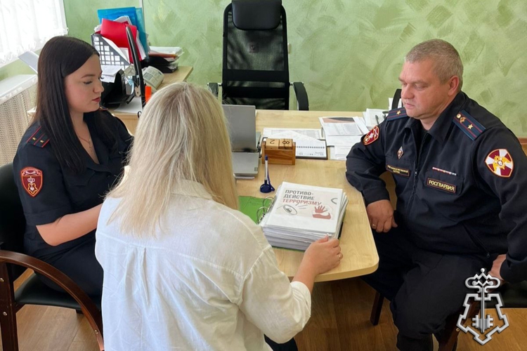 В Липецкой области росгвардейцы участвуют в обследовании и плановых проверках объектов образования