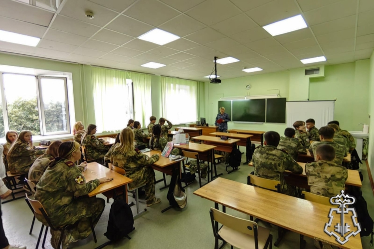 Росгвардия провела урок мужества для липецких школьников