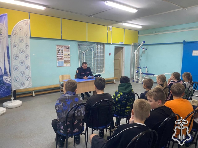 Офицер Росгвардии провел лекцию по правилам антитеррористической защищенности