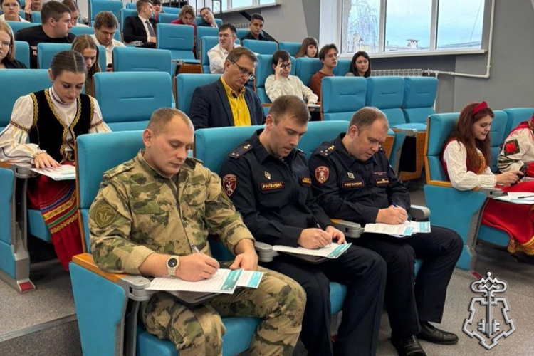 В Липецке сотрудники и военнослужащие Управления Росгвардии приняли участие в  этнографическом диктанте