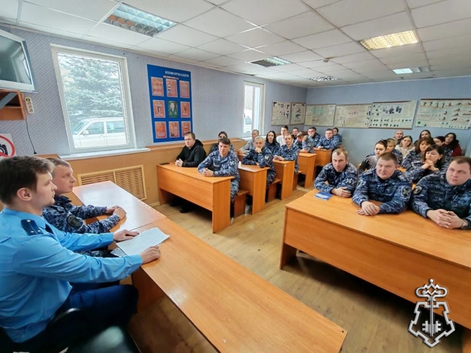 В ЛИПЕЦКЕ ПРЕДСТАВИТЕЛЬ ПРОКУРАТУРЫ ПРОВЕЛ ПРОФИЛАКТИЧЕСКУЮ БЕСЕДУ С СОТРУДНИКАМИ РОСГВАРДИИ
