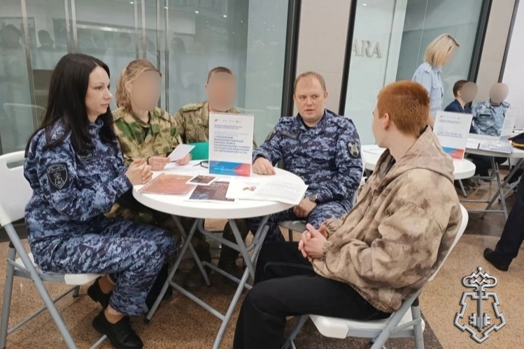 В Липецке росгвардейцы приняли участие во Всероссийской ярмарке трудоустройства 2026