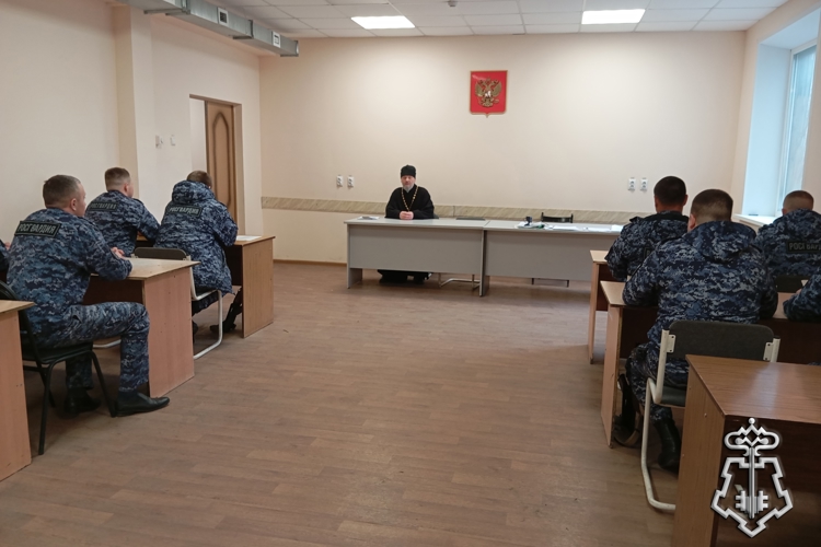 В Ельце прошла встреча росгвардейцев с представителем духовенства