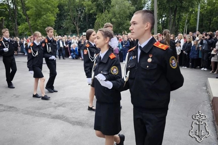 В Липецке росгвардейцы стали почетными гостями на Последнем звонке в Кадетской школе имени майора милиции Алексея Коврижных