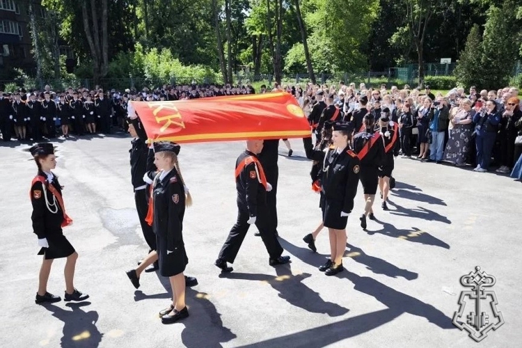 В Липецке росгвардейцы стали почетными гостями на Последнем звонке в Кадетской школе имени майора милиции Алексея Коврижных
