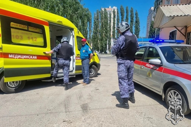 В Липецке росгвардейцы проверили работу системы тревожной сигнализации на автомобилях скорой медицинской помощи