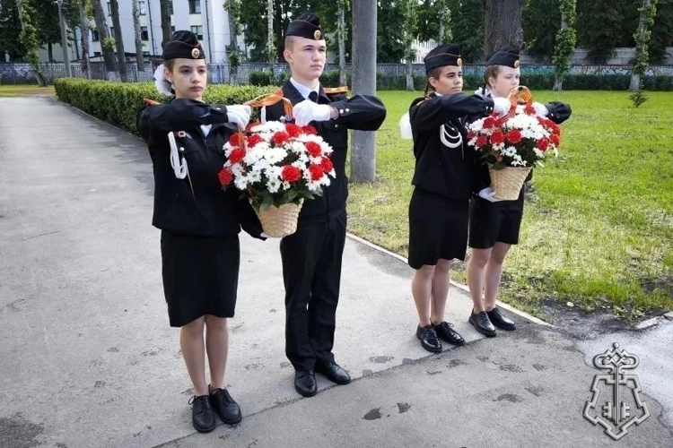 В Липецке росгвардейцы стали почетными гостями на Последнем звонке в Кадетской школе имени майора милиции Алексея Коврижных