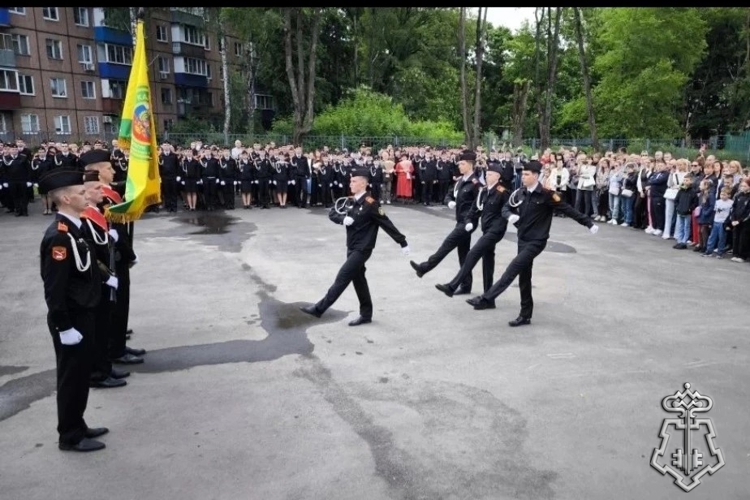 В Липецке росгвардейцы стали почетными гостями на Последнем звонке в Кадетской школе имени майора милиции Алексея Коврижных