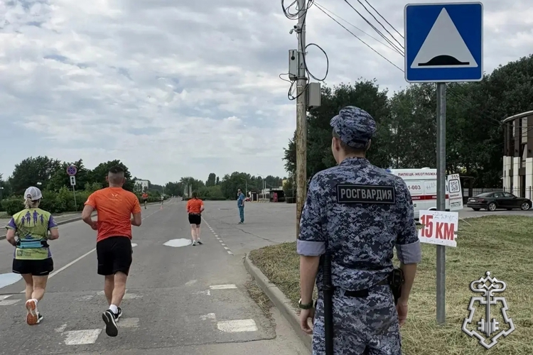 В Липецке росгвардейцы обеспечили охрану общественного порядка и безопасность проведения всероссийского полумарафона