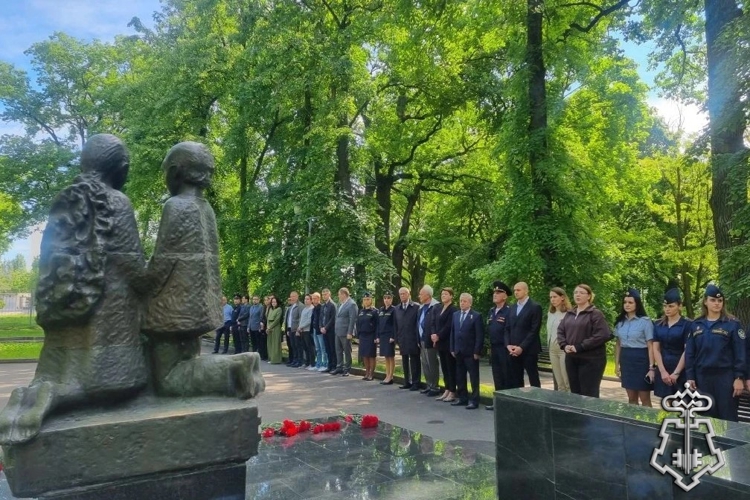 В Липецке росгвардейцы приняли участие в памятной акции, посвященной Международному дню защиты детей