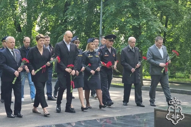 В Липецке росгвардейцы приняли участие в памятной акции, посвященной Международному дню защиты детей