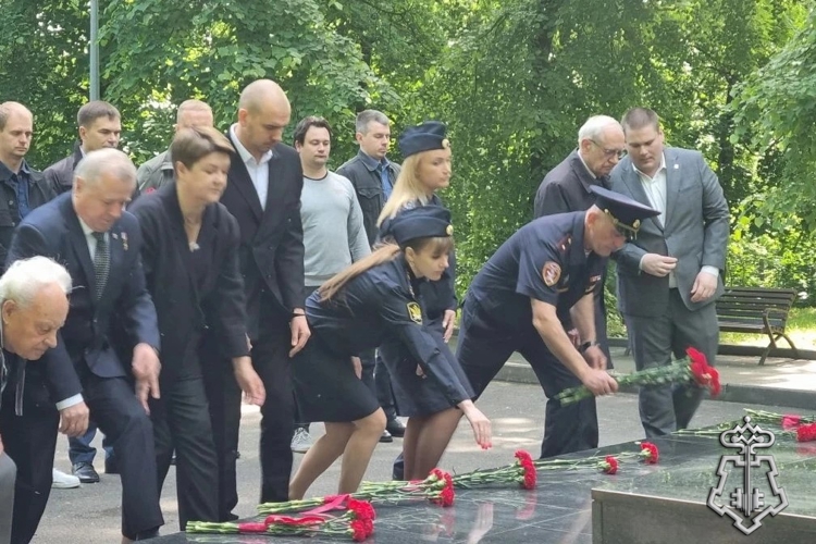 В Липецке росгвардейцы приняли участие в памятной акции, посвященной Международному дню защиты детей