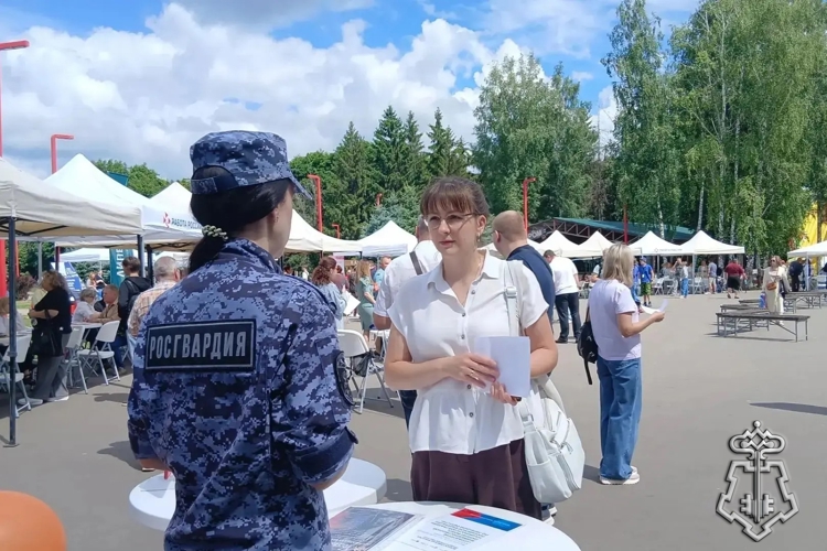 Росгвардия стала участником Всероссийской ярмарки трудоустройства в Липецке