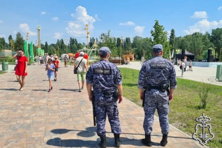 В Липецке росгвардейцы обеспечили общественную безопасность во время празднования Дня России 
