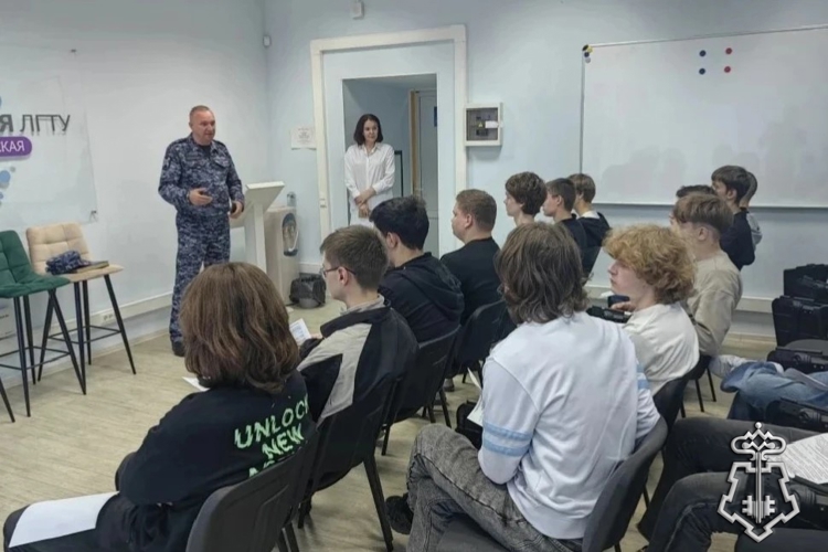 Сотрудники Росгвардии провели профориентационную встречу со студентами Липецкого государственного технического университета