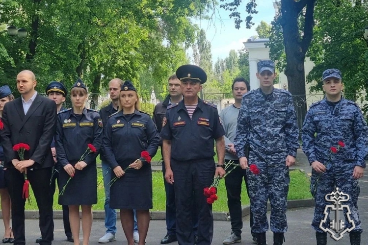 В Липецке росгвардейцы приняли участие в памятной акции, посвященной Международному дню защиты детей