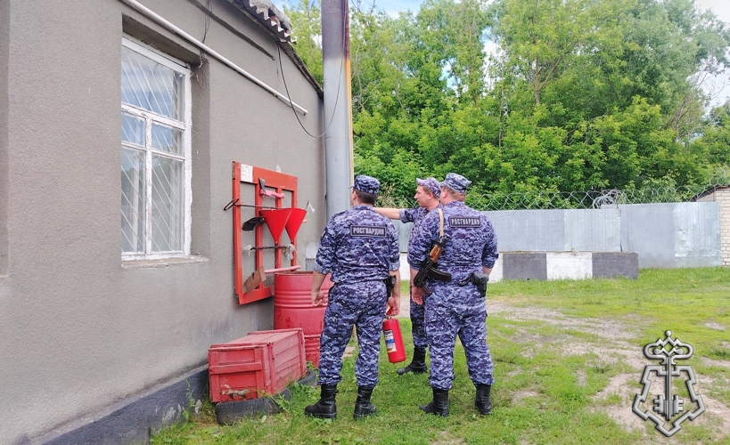 В Липецке росгвардейцы отработали действия личного состава в случае возникновения пожароопасной ситуации в здании
