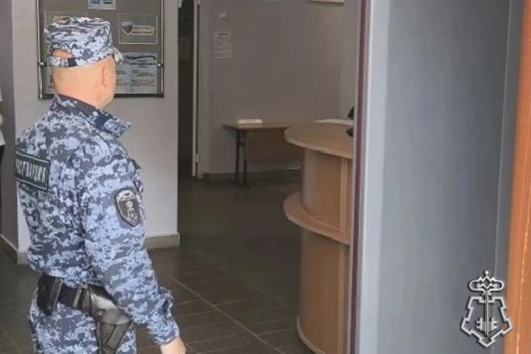 В Липецке росгвардейцы обеспечивают общественный порядок и безопасность школьников при проведении экзаменов