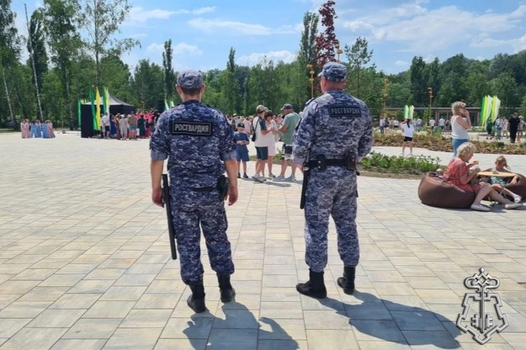 В Липецке росгвардейцы обеспечили общественную безопасность во время празднования Дня России 