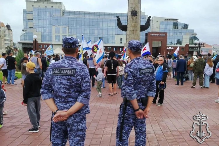 В Липецке росгвардейцы обеспечили правопорядок во время празднования Дня ВМФ России