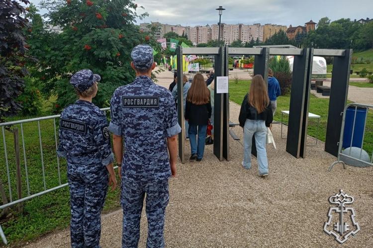 Росгвардия обеспечила безопасность во время фестиваля бардов в Липецке