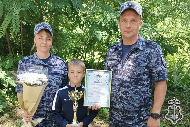 В Липецке семья росгвардейцев стала серебряным призером в соревнованиях «Папа, мама, я – спортивная семья» (ВИДЕО)
