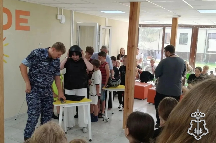 В лагерях Липецкой области сотрудники вневедомственной охраны провели акцию «Каникулы с Росгвардией»