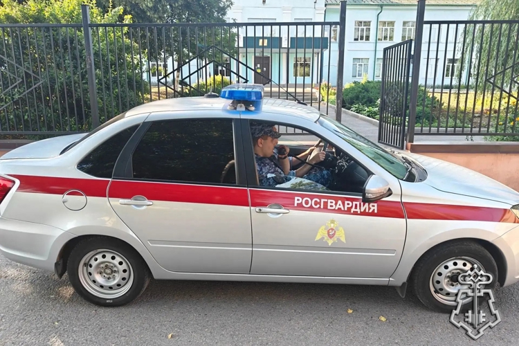 Росгвардейцы обеспечили общественный порядок во время экзаменов в Липецке