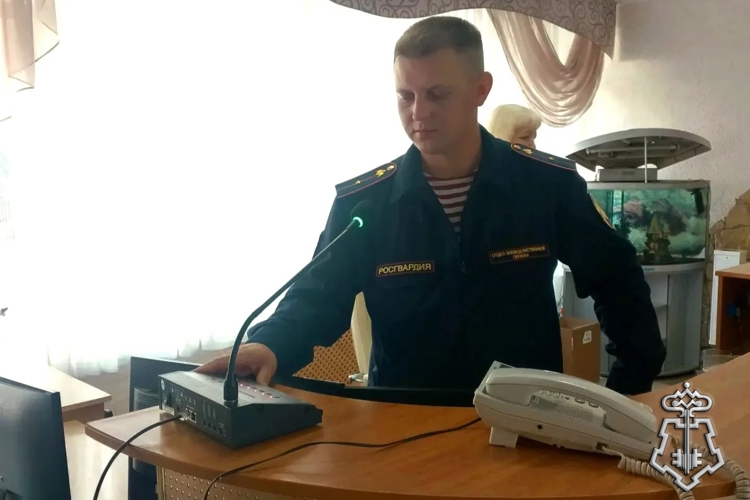 В Липецке сотрудники Росгвардии завершили проверку образовательных учреждений к новому учебному году