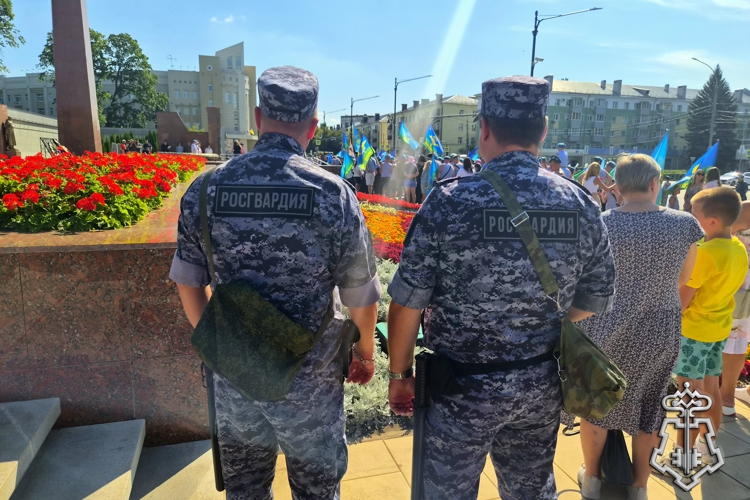Росгвардия обеспечила безопасность граждан на праздновании Дня ВДВ в Липецке
