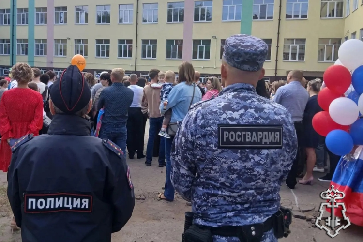 В Липецкой области росгвардейцы обеспечили безопасность торжественных линеек ко Дню знаний