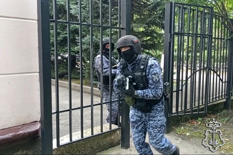 В Липецке росгвардейцы провели более 180 учебных тренировок по антитеррористической защите образовательных объектов