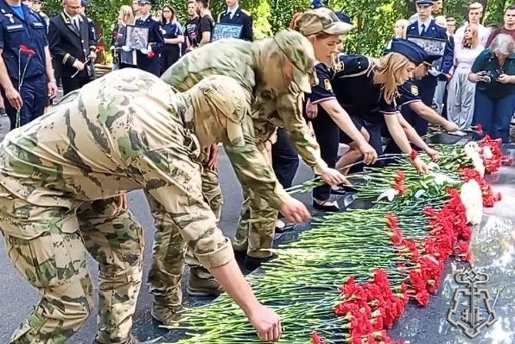 В Липецке росгвардейцы почтили память жертв терактов