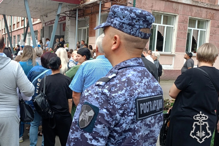 В Липецкой области росгвардейцы обеспечили безопасность торжественных линеек ко Дню знаний