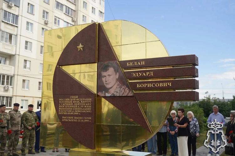 В Липецке сотрудники Росгвардии почтили память Героя России Андрея Теперика