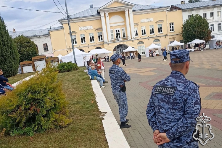 Росгвардейцы обеспечили безопасность во время празднования Дня города в Ельце