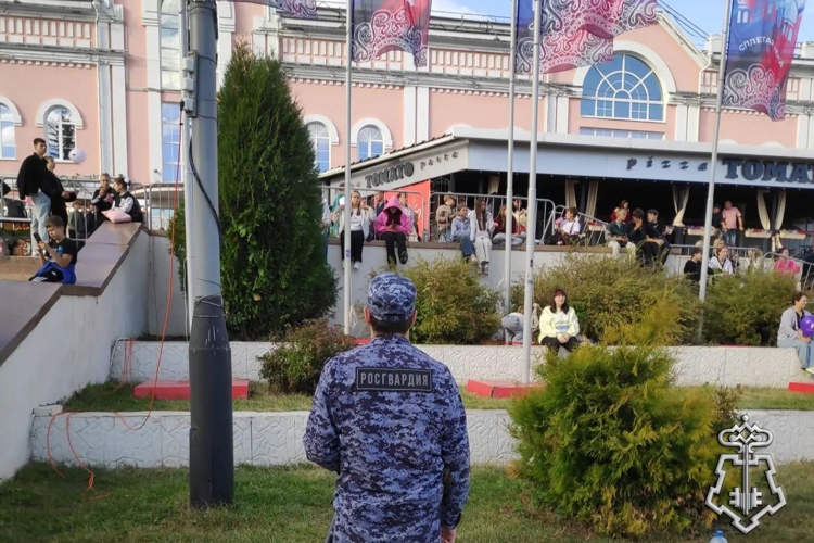 Росгвардейцы обеспечили безопасность во время празднования Дня города в Ельце
