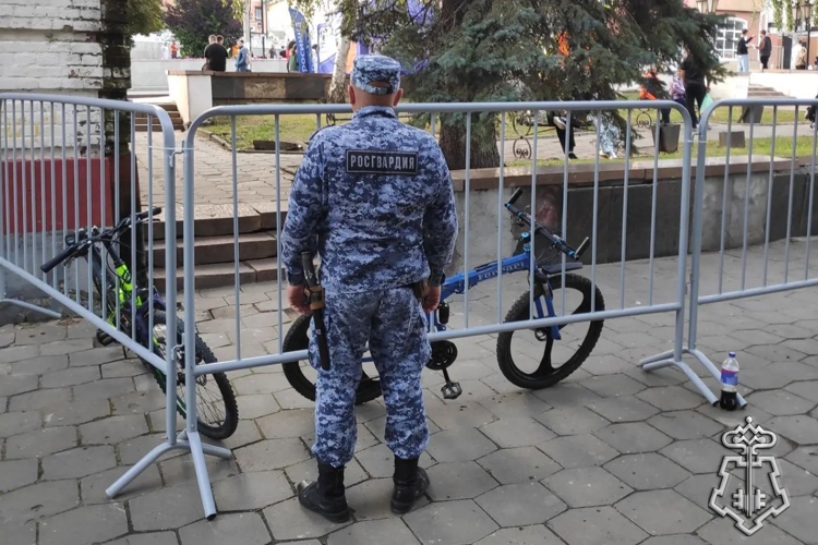 Росгвардейцы обеспечили безопасность во время празднования Дня города в Ельце