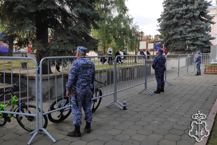 Росгвардейцы обеспечили безопасность во время празднования Дня города в Ельце