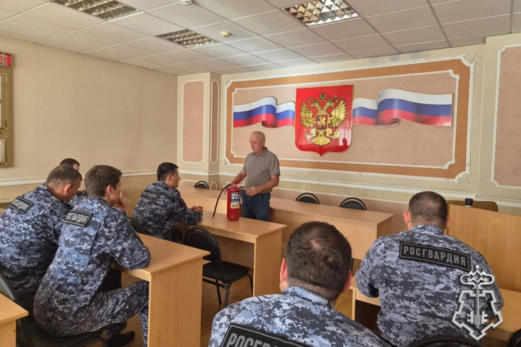 В Липецке росгвардейцы приняли участие в занятиях по пожарной безопасности