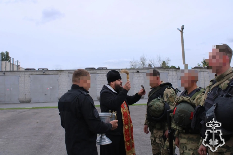 В Липецке начальник Управления Росгвардии поздравил сотрудников ОМОН с профессиональным праздником