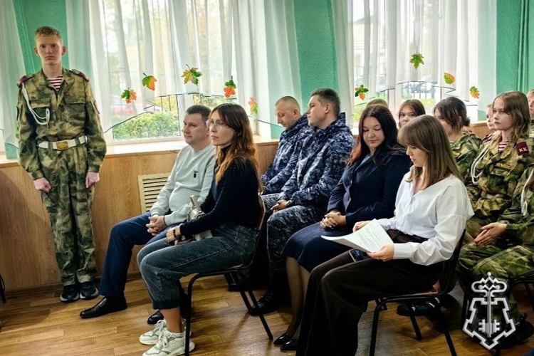 В Липецке росгвардейцы приняли участие в открытии памятного стенда участнику специальной военной операции