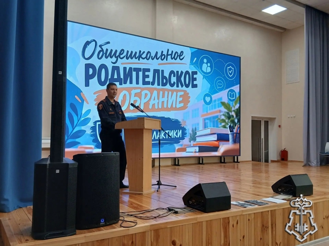 В Липецке росгвардейцы  принимают участие в общешкольных собраниях, посвященных безопасности детей 